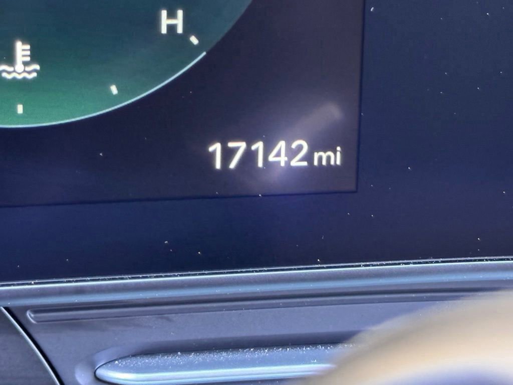 Used 2025 Hyundai Kona Limited image 4