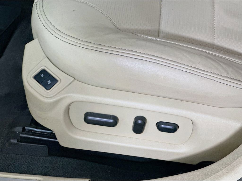 Used 2018 Ford Taurus Limited image 22