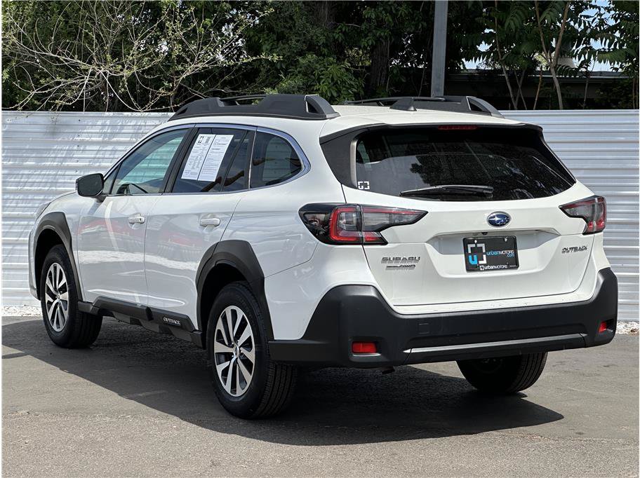 Used 2023 Subaru Outback Premium AWD/4WD image 12