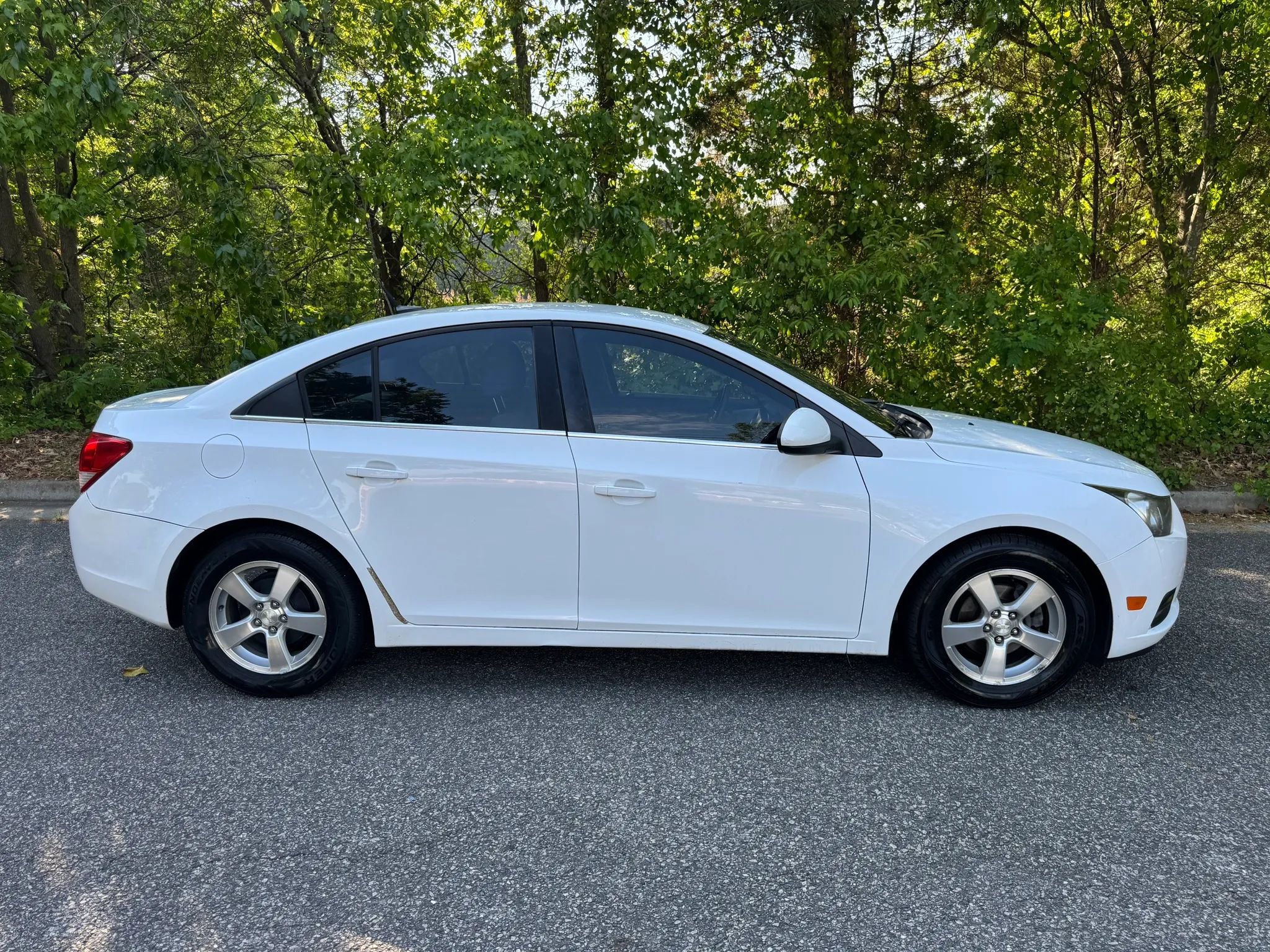 Used 2014 Chevrolet Cruze LT FWD image 2