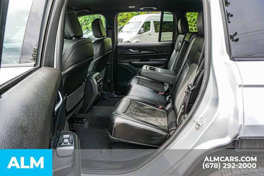 Used 2025 Jeep Grand Cherokee Altitude AWD/4WD image 20