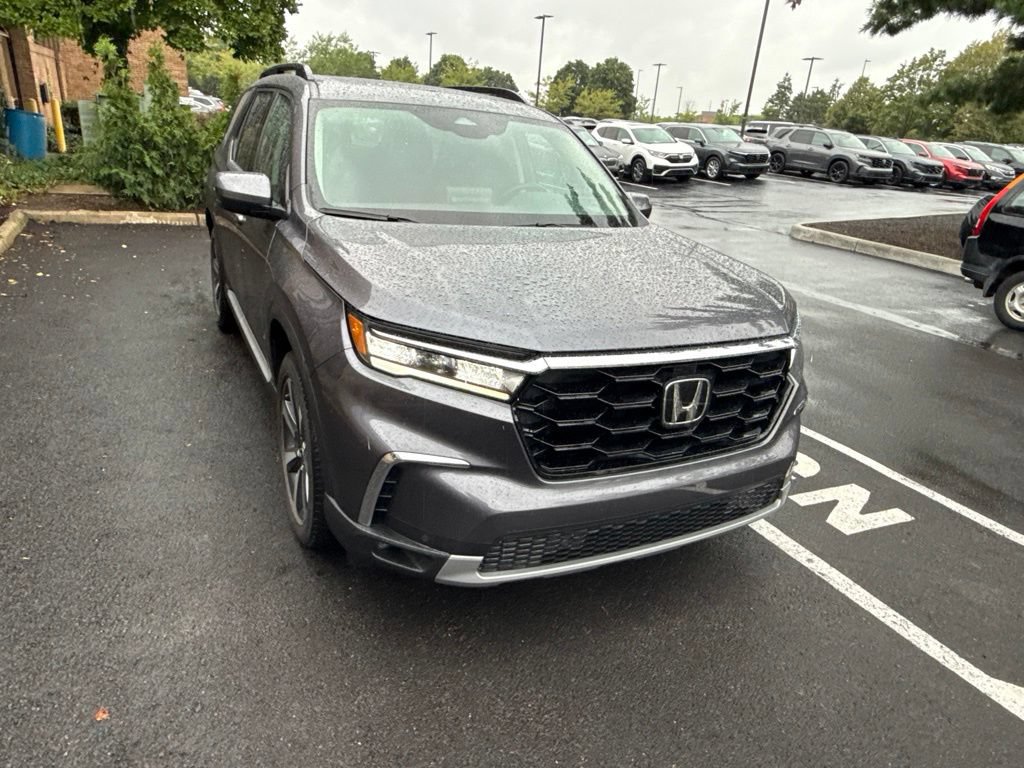Used 2023 Honda Pilot Touring image 4