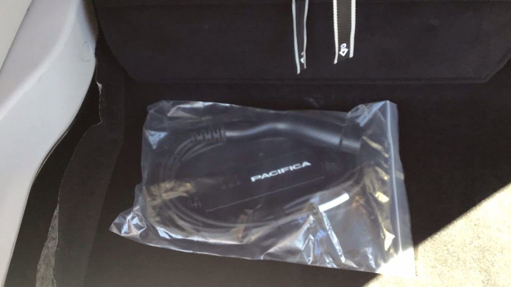 Used 2023 Chrysler Pacifica Limited image 11