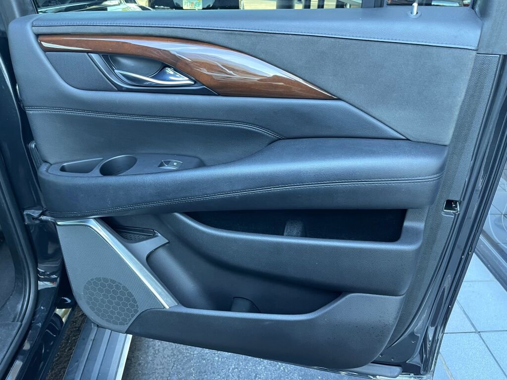Used 2019 Cadillac Escalade ESV Premium Luxury image 31