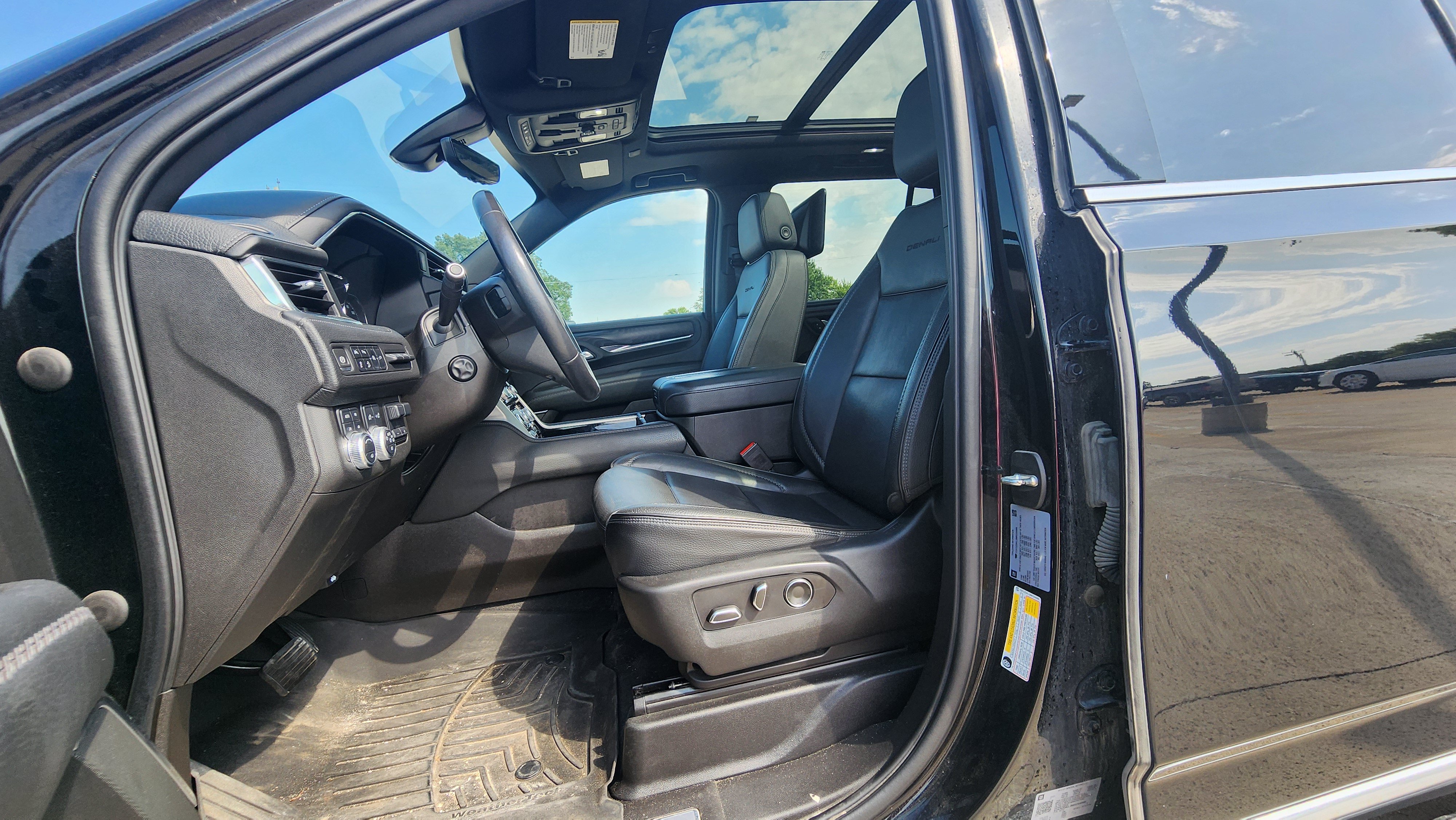 Used 2021 GMC Yukon Denali w/ Denali Ultimate Package AWD/4WD image 8