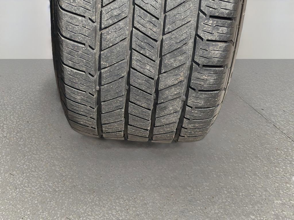 Used 2023 Chevrolet Traverse RS FWD image 43