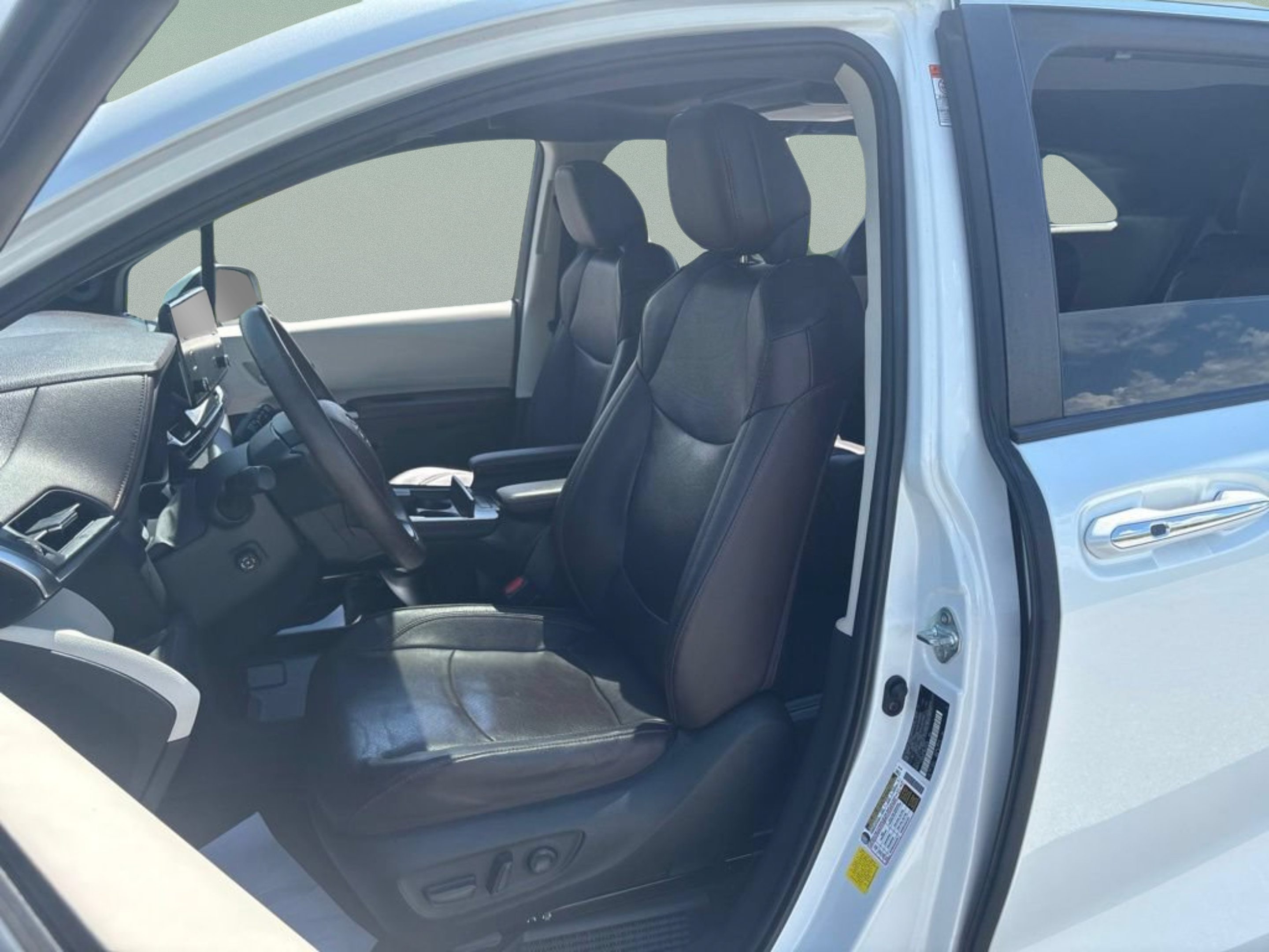 Used 2022 Toyota Sienna Platinum FWD image 18