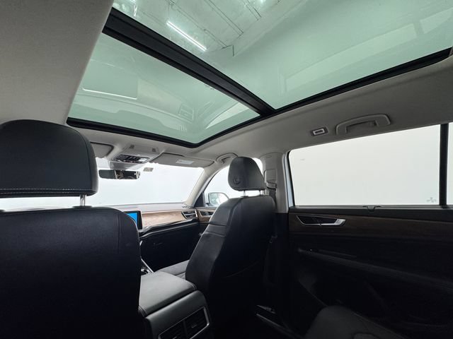 Used 2024 Volkswagen Atlas SE w/ Panoramic Sunroof Package FWD image 42
