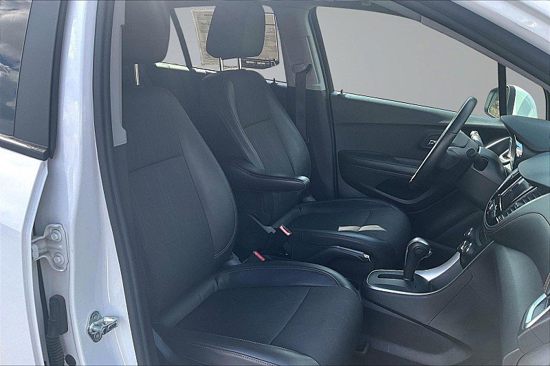 Used 2022 Chevrolet Trax LT w/ LT Convenience Package FWD image 8