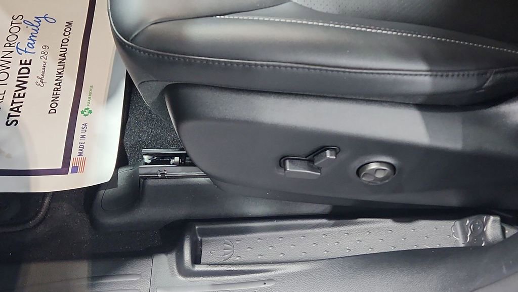 New 2026 Chrysler Pacifica Select AWD/4WD image 16