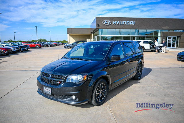 Used 2016 Dodge Grand Caravan SXT w/ UConnect Hands-Free Group FWD image 1
