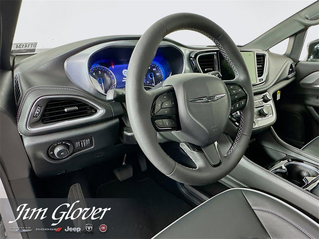 New 2026 Chrysler Pacifica Limited w/ S Appearance Package image 27