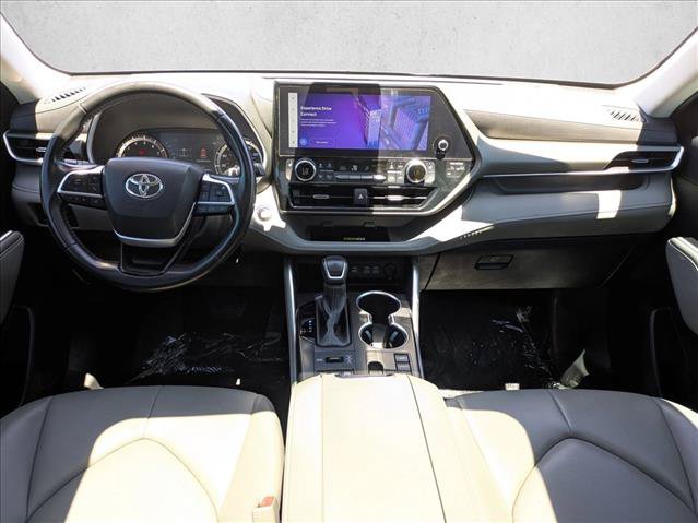 Certified 2023 Toyota Highlander XLE AWD/4WD image 18