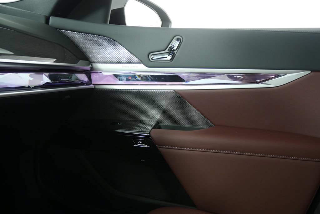 Used 2026 BMW i7 eDrive50 w/ Premium Package RWD image 25
