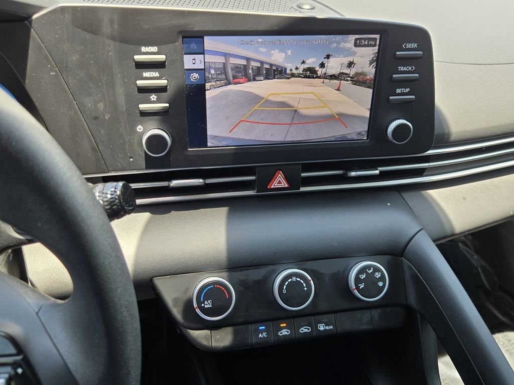 Used 2024 Hyundai Elantra SE FWD image 20