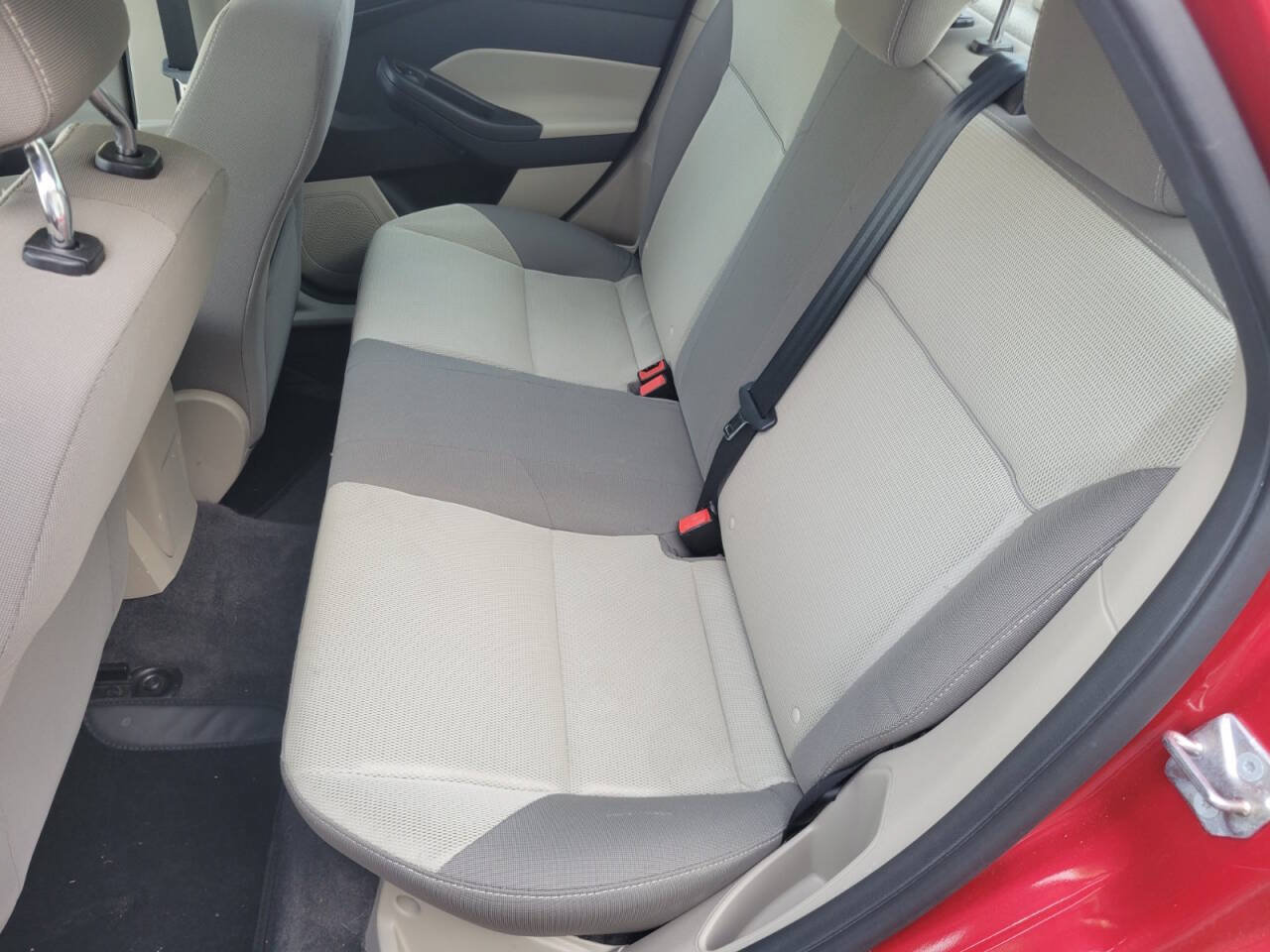 Used 2012 Ford Focus SE FWD image 8