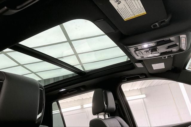 Used 2021 Cadillac Escalade Premium Luxury w/ Performance Package image 13