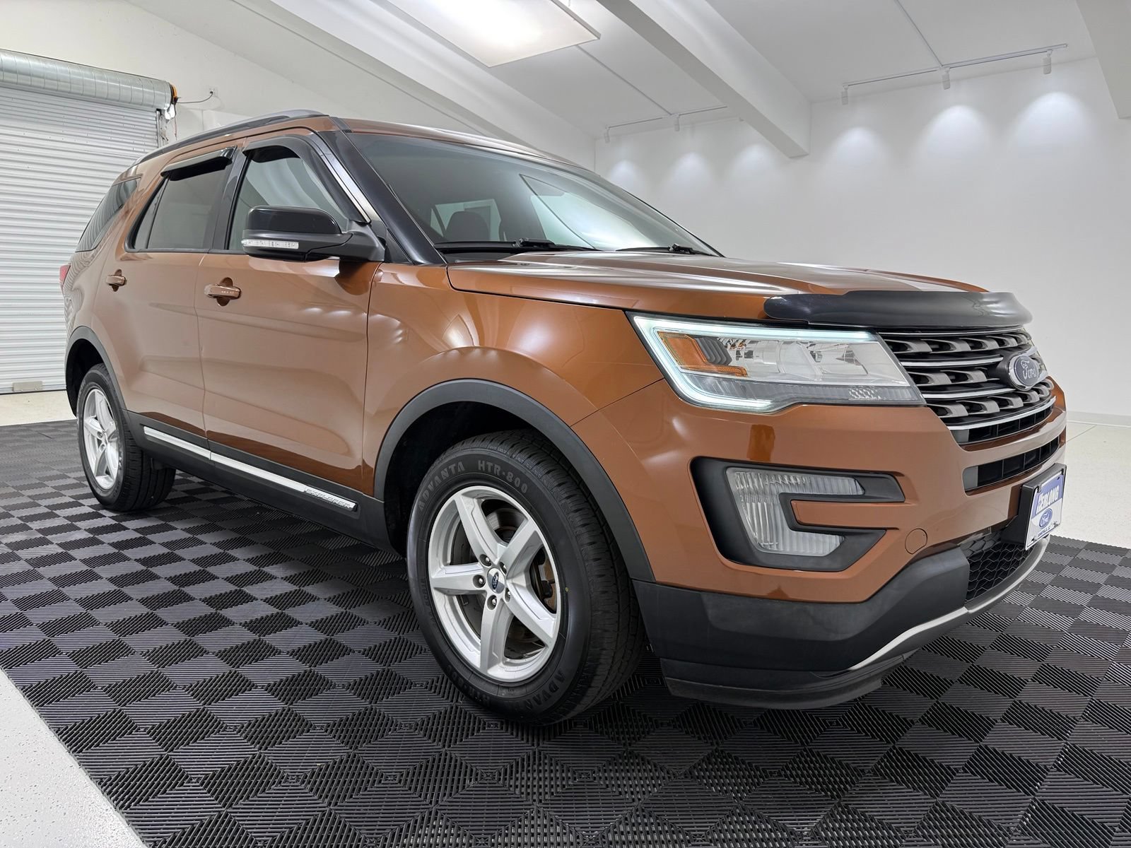 Used 2017 Ford Explorer XLT AWD/4WD image 1