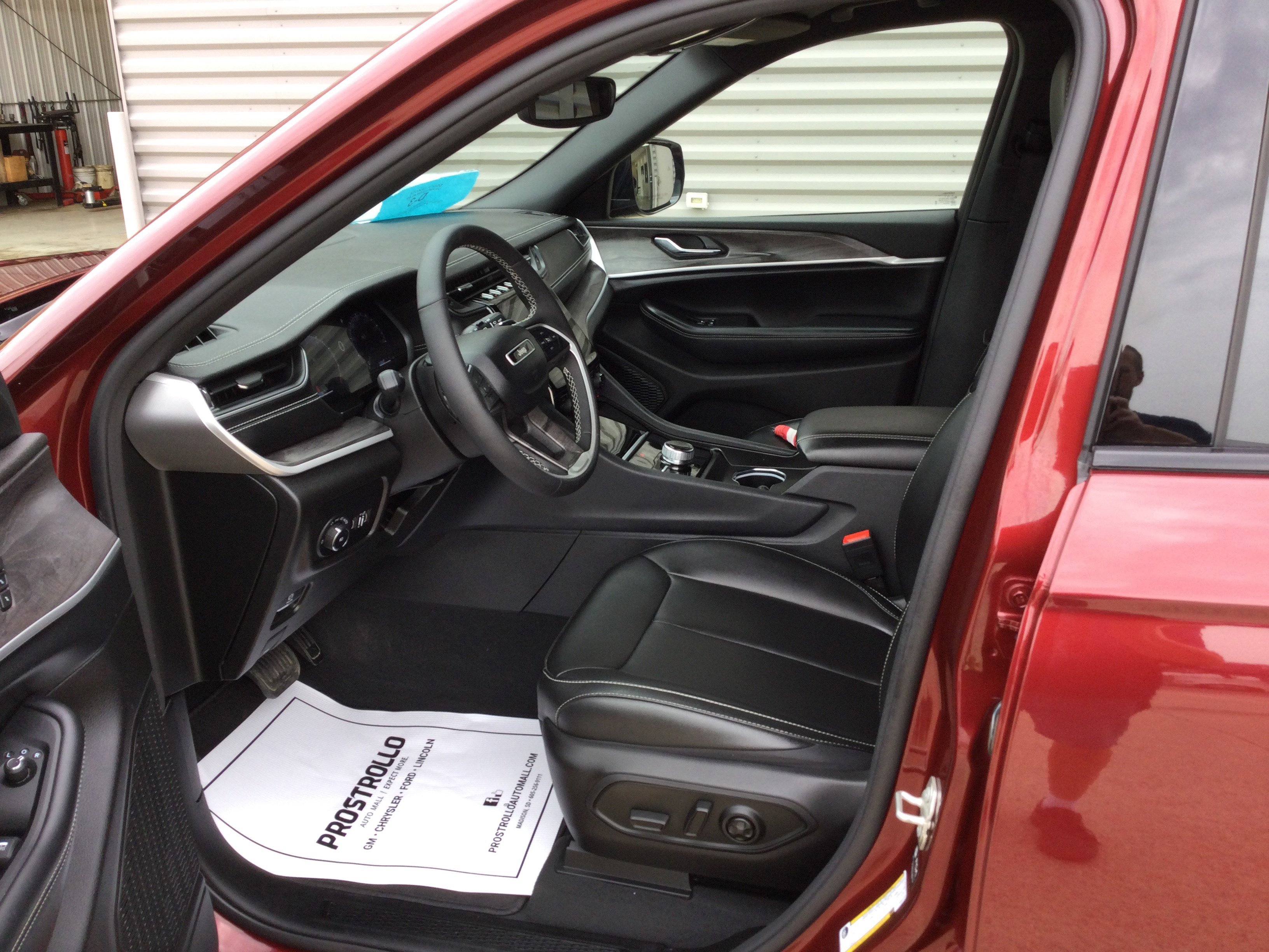 Used 2024 Jeep Grand Cherokee L Limited image 10