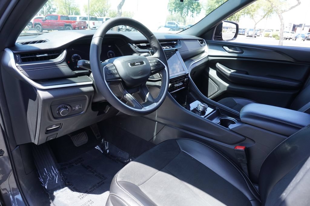 Used 2025 Jeep Grand Cherokee L Altitude RWD image 19