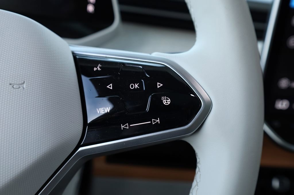 Used 2025 Volkswagen ID. Buzz 1st Edition image 30