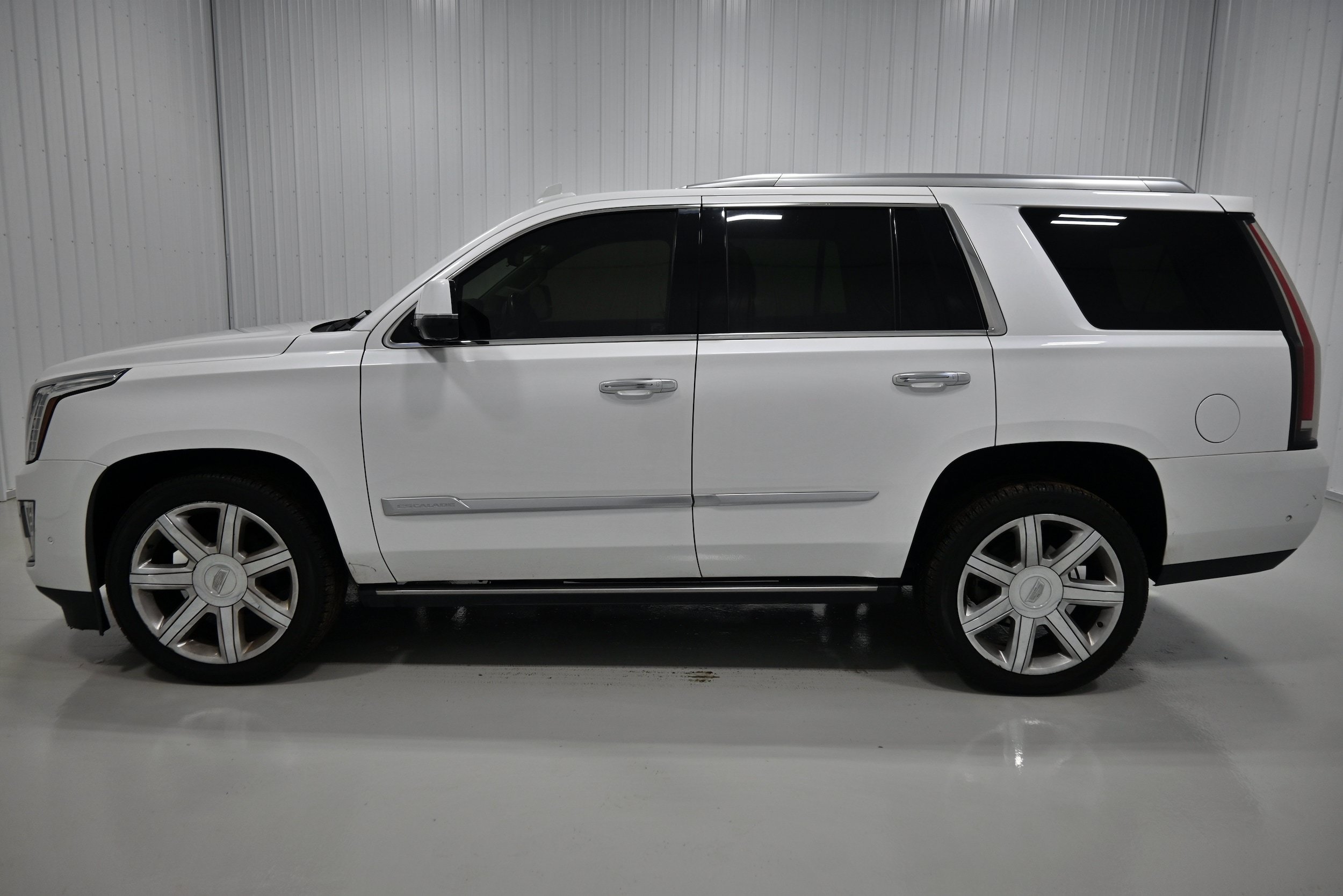 Used 2019 Cadillac Escalade Premium Luxury AWD/4WD image 26