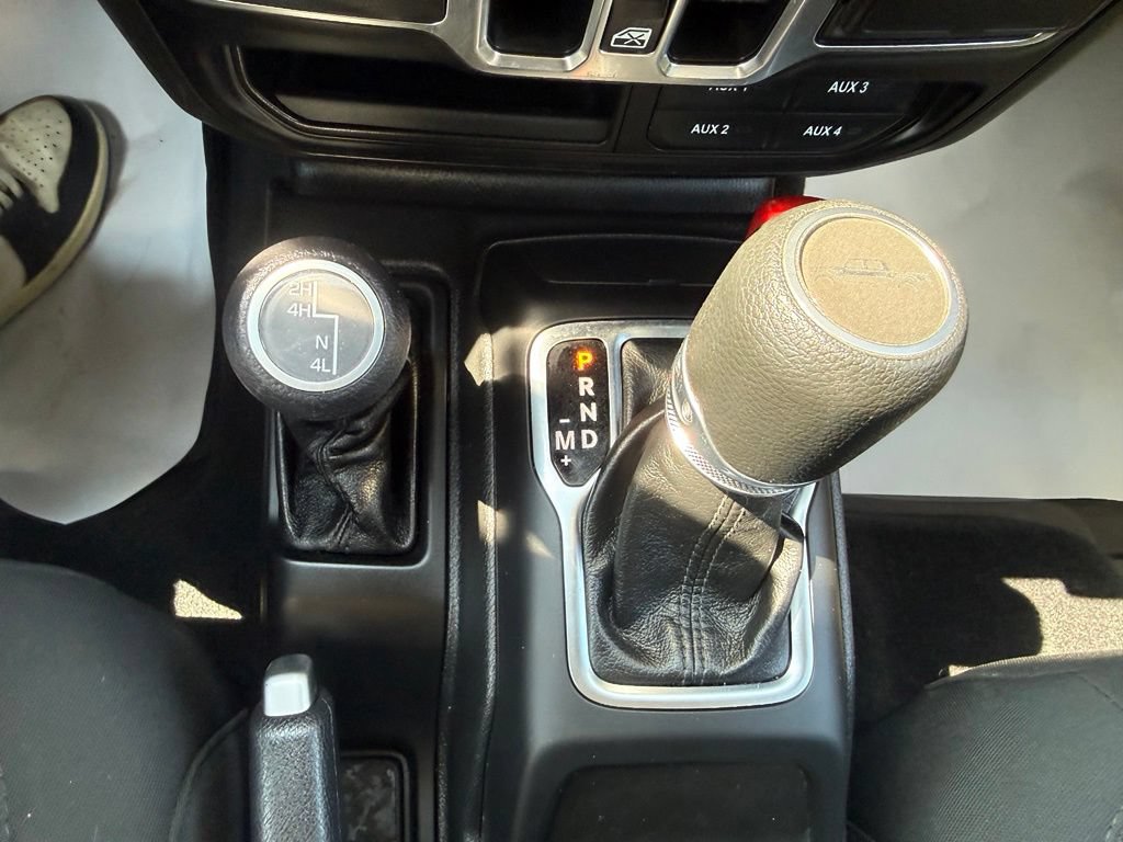 Used 2023 Jeep Gladiator Sport AWD/4WD image 25