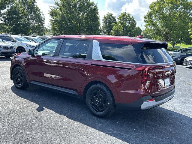 Used 2025 Kia Carnival FWD image 6
