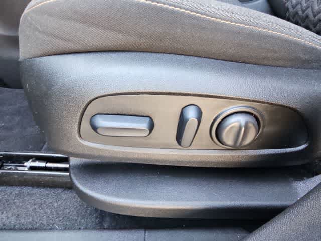 Used 2024 Chevrolet Equinox LT FWD image 16