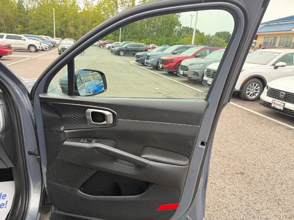 Used 2024 Kia Sorento S FWD image 31
