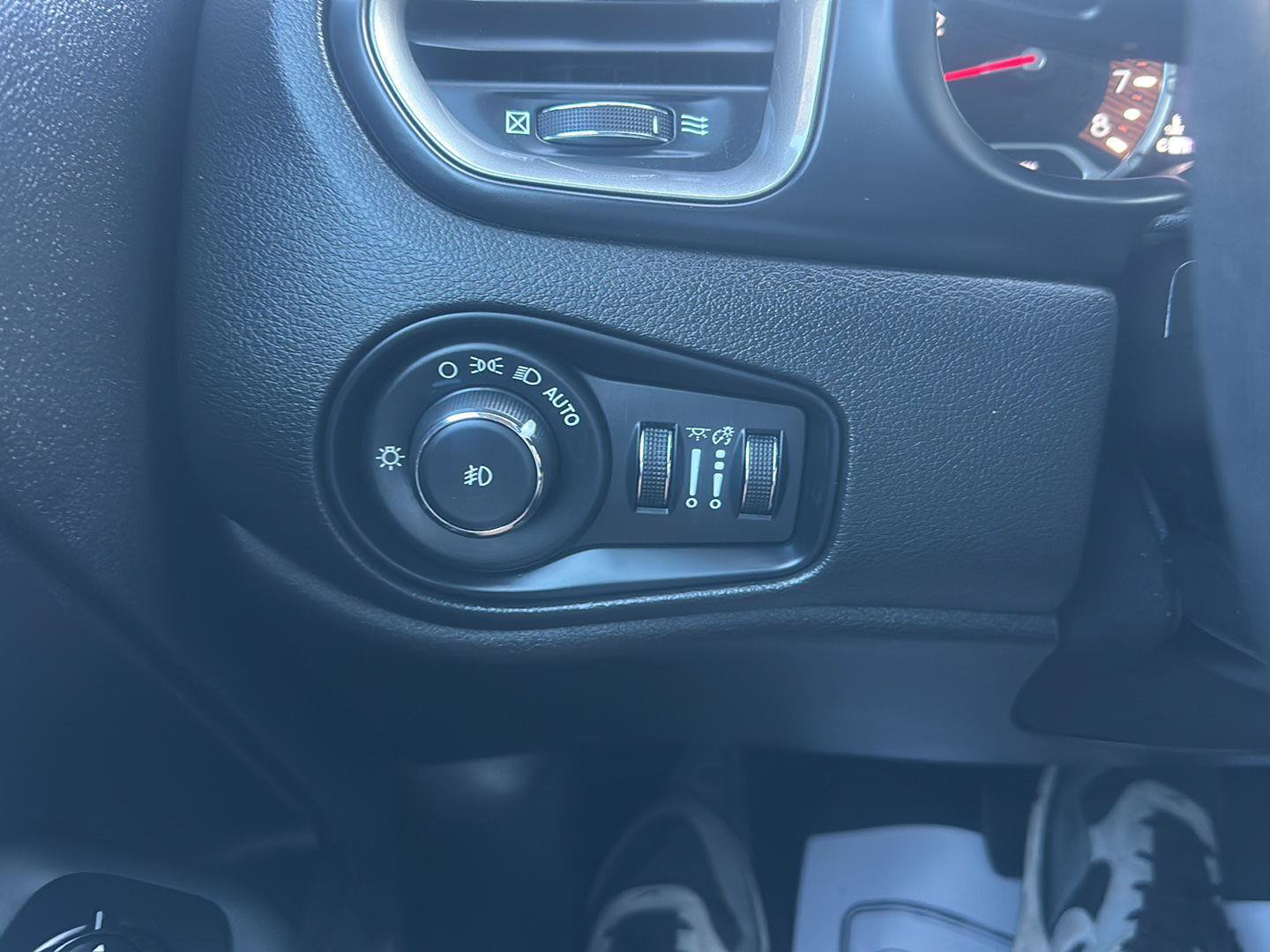 Used 2022 Jeep Renegade Limited AWD/4WD image 27