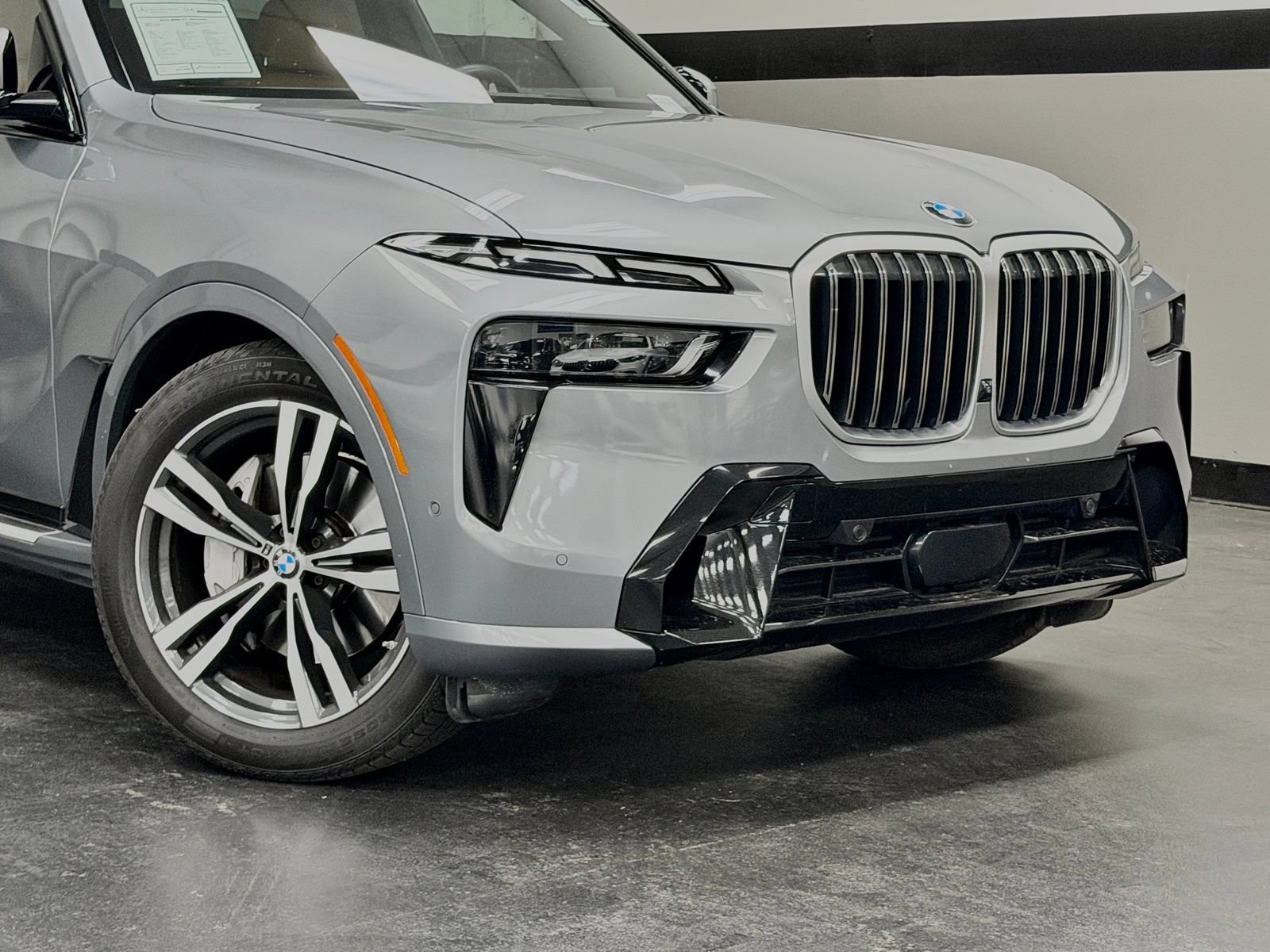 Used 2023 BMW X7 xDrive40i w/ M Sport Package AWD/4WD image 3
