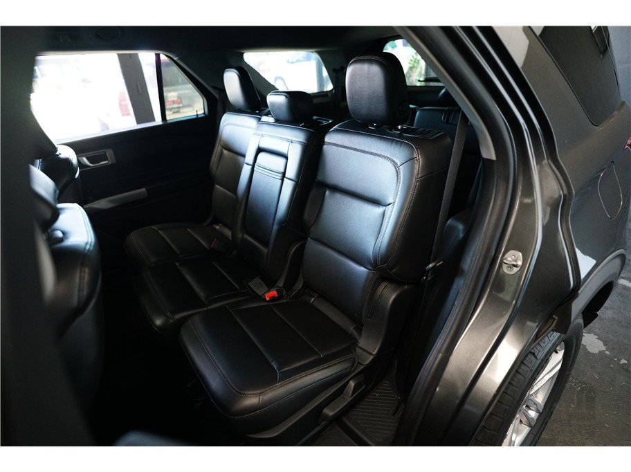 Used 2020 Ford Explorer XLT w/ Equipment Group 202A AWD/4WD image 12