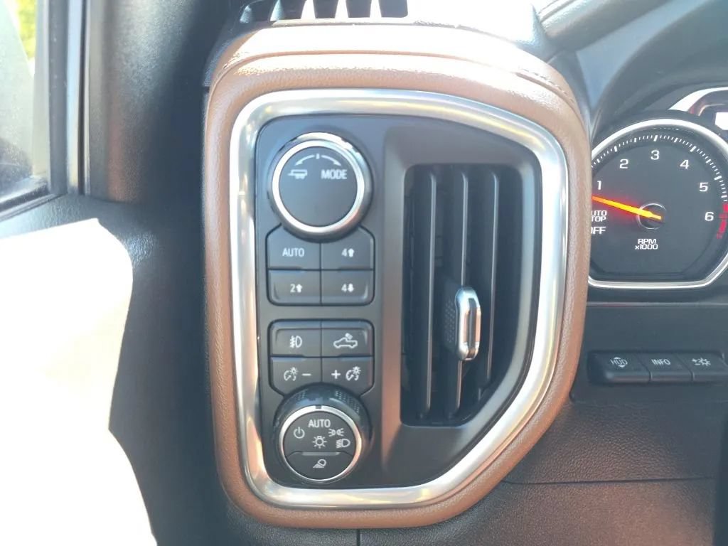 Used 2020 Chevrolet Silverado 1500 High Country w/ Technology Package AWD/4WD image 32