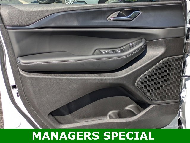 New 2025 Jeep Grand Cherokee Altitude image 12