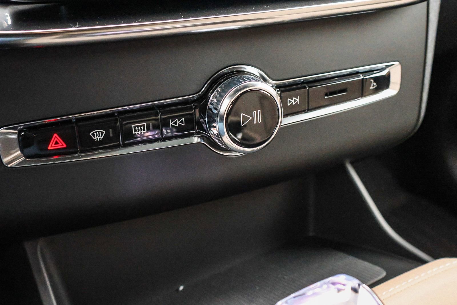 New 2026 Volvo XC90 B5 Plus w/ Protection Package image 30