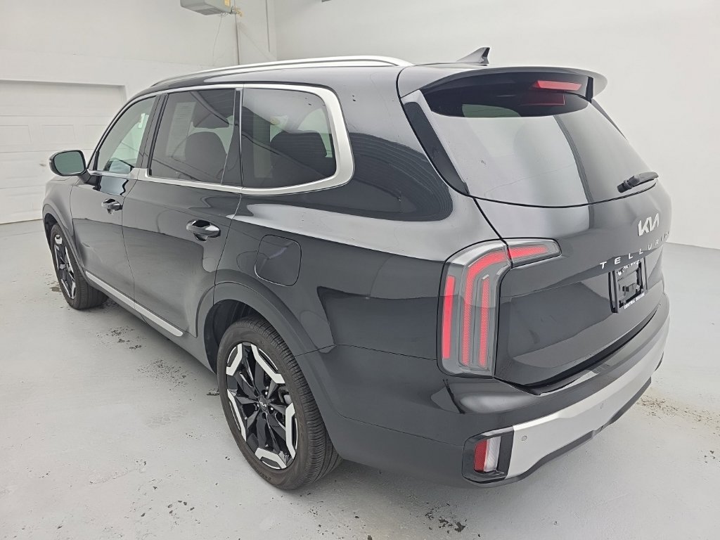 Used 2024 Kia Telluride EX w/ EX Captain's Chair Package AWD/4WD image 9