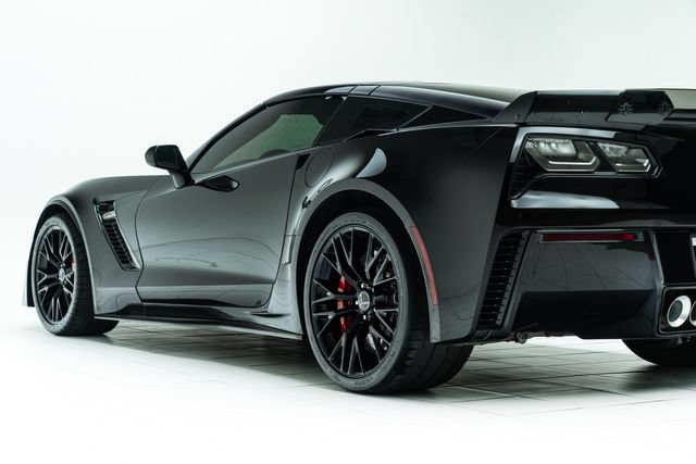 Used 2015 Chevrolet Corvette Z06 w/ 3LZ Preferred Equipment Group RWD image 19
