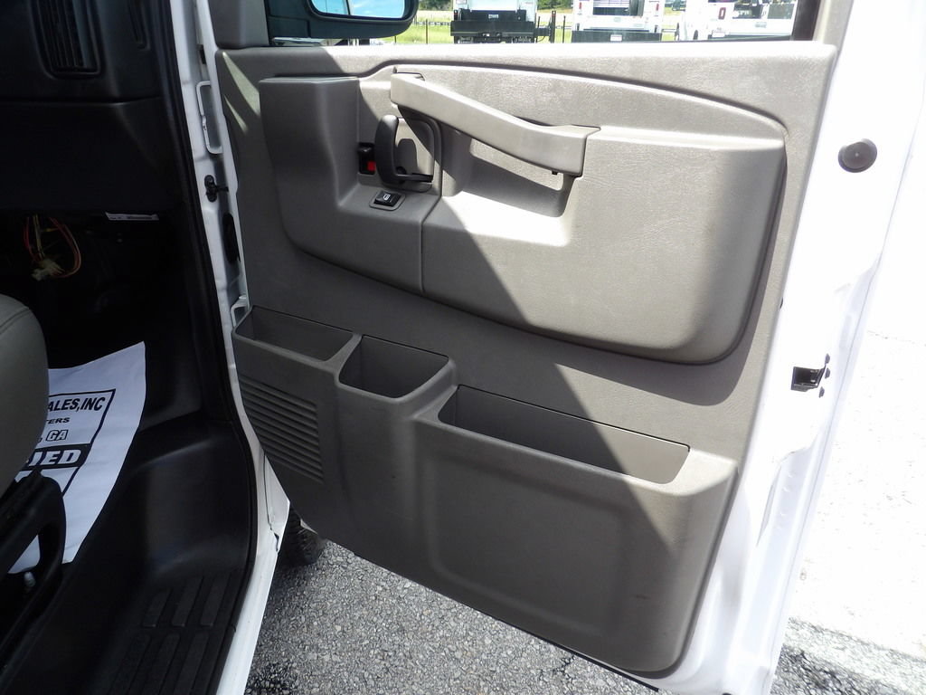 Used 2016 Chevrolet Express 2500 RWD image 32
