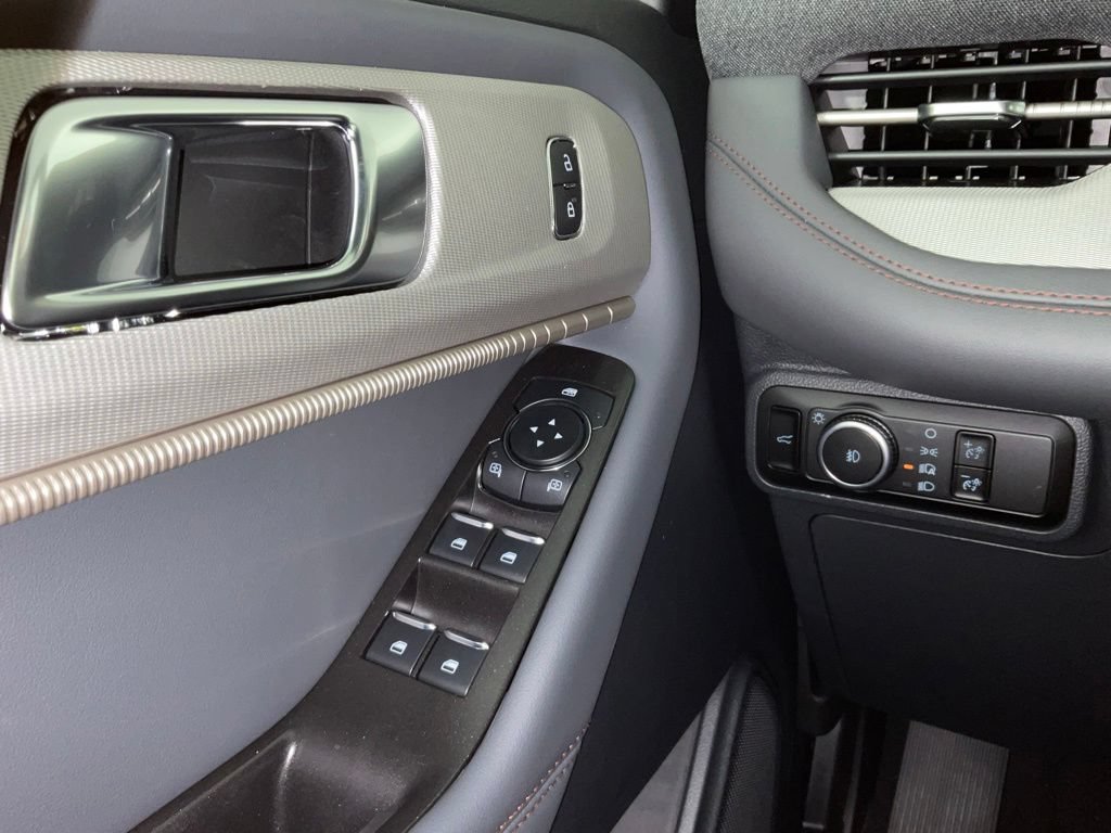 New 2026 Ford Explorer Active w/ Active Comfort Package RWD image 21