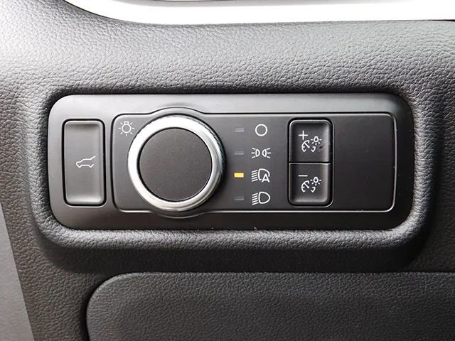 Used 2023 Ford Explorer XLT image 26