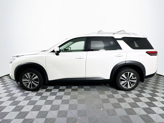 Used 2023 Nissan Pathfinder SL AWD/4WD image 3