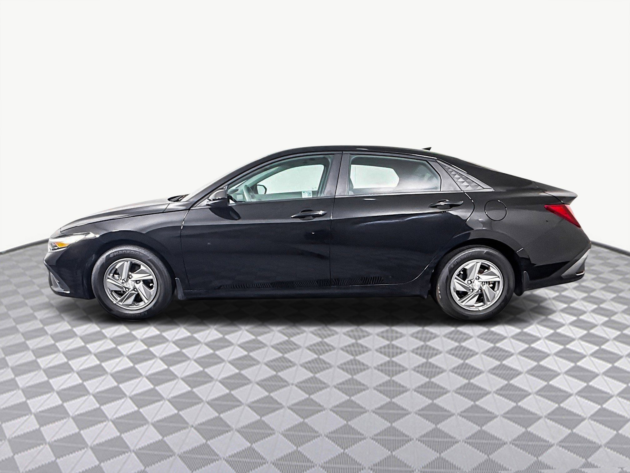 Used 2025 Hyundai Elantra SE image 6