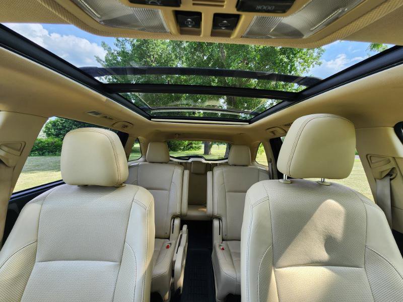 Used 2015 Toyota Highlander Limited Platinum image 16
