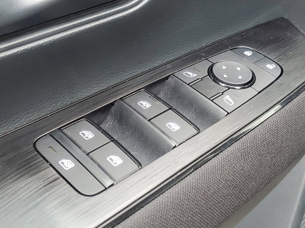 Used 2025 Nissan Kicks S image 11