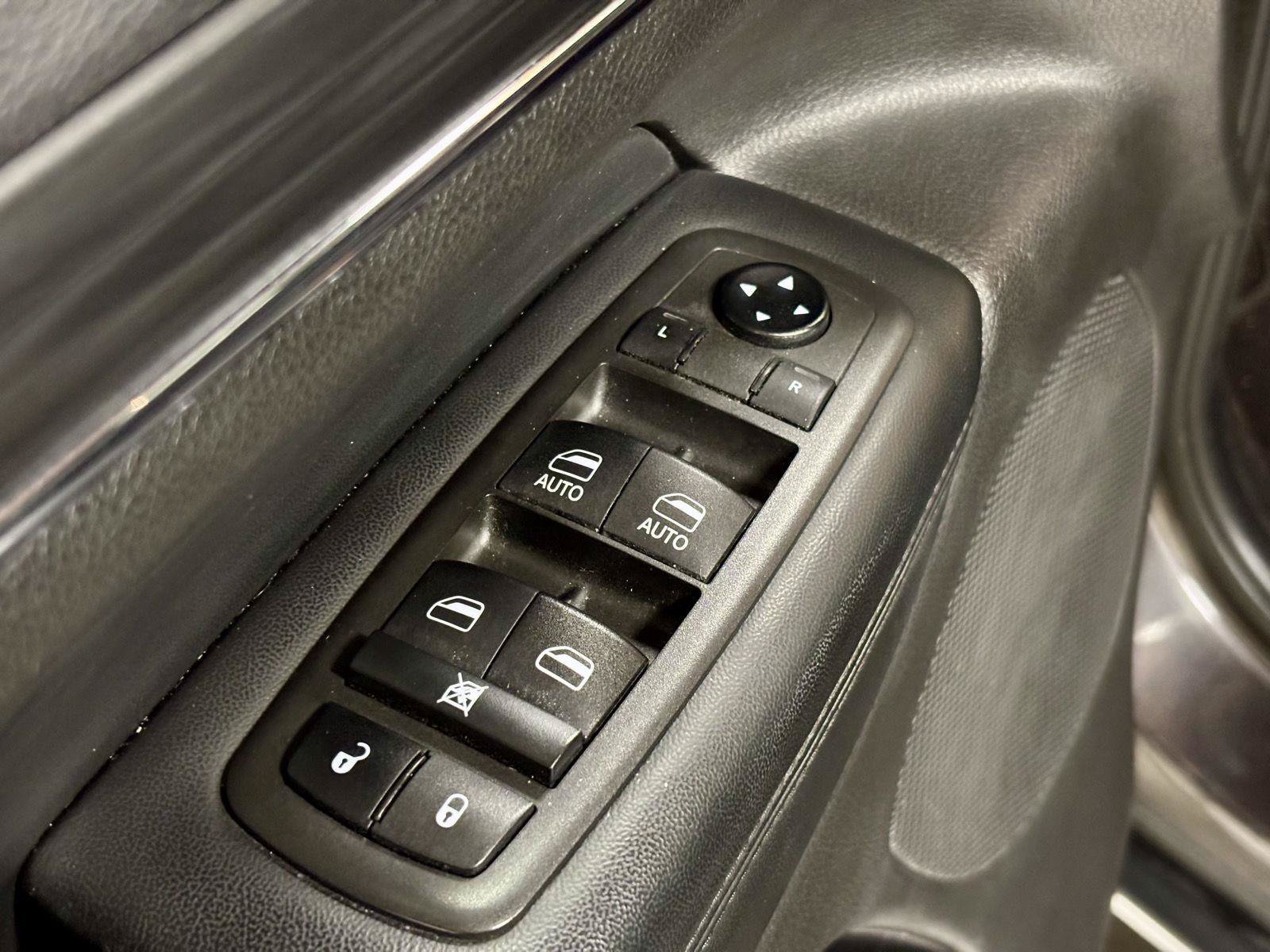 Used 2021 Jeep Grand Cherokee Limited AWD/4WD image 14