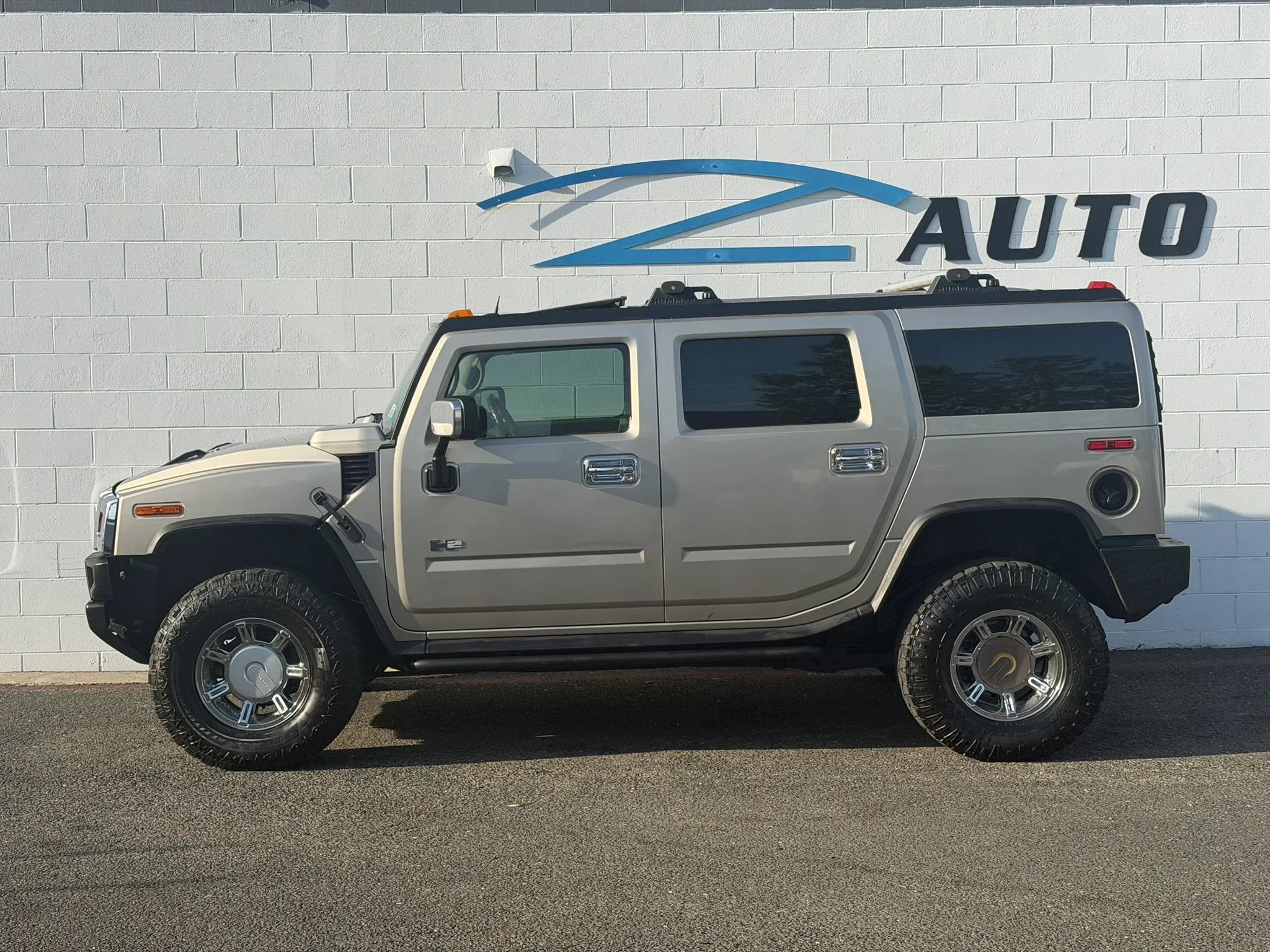Used 2004 HUMMER H2 w/ Preferred Equipment Group AWD/4WD image 3