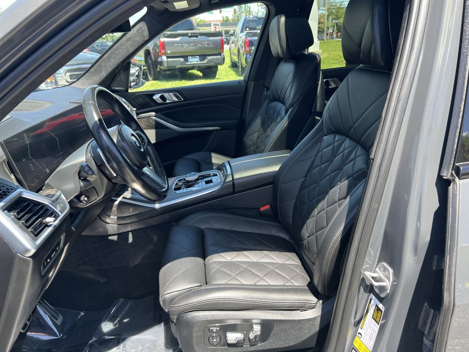 Used 2024 BMW X7 xDrive40i w/ Executive Package AWD/4WD image 13