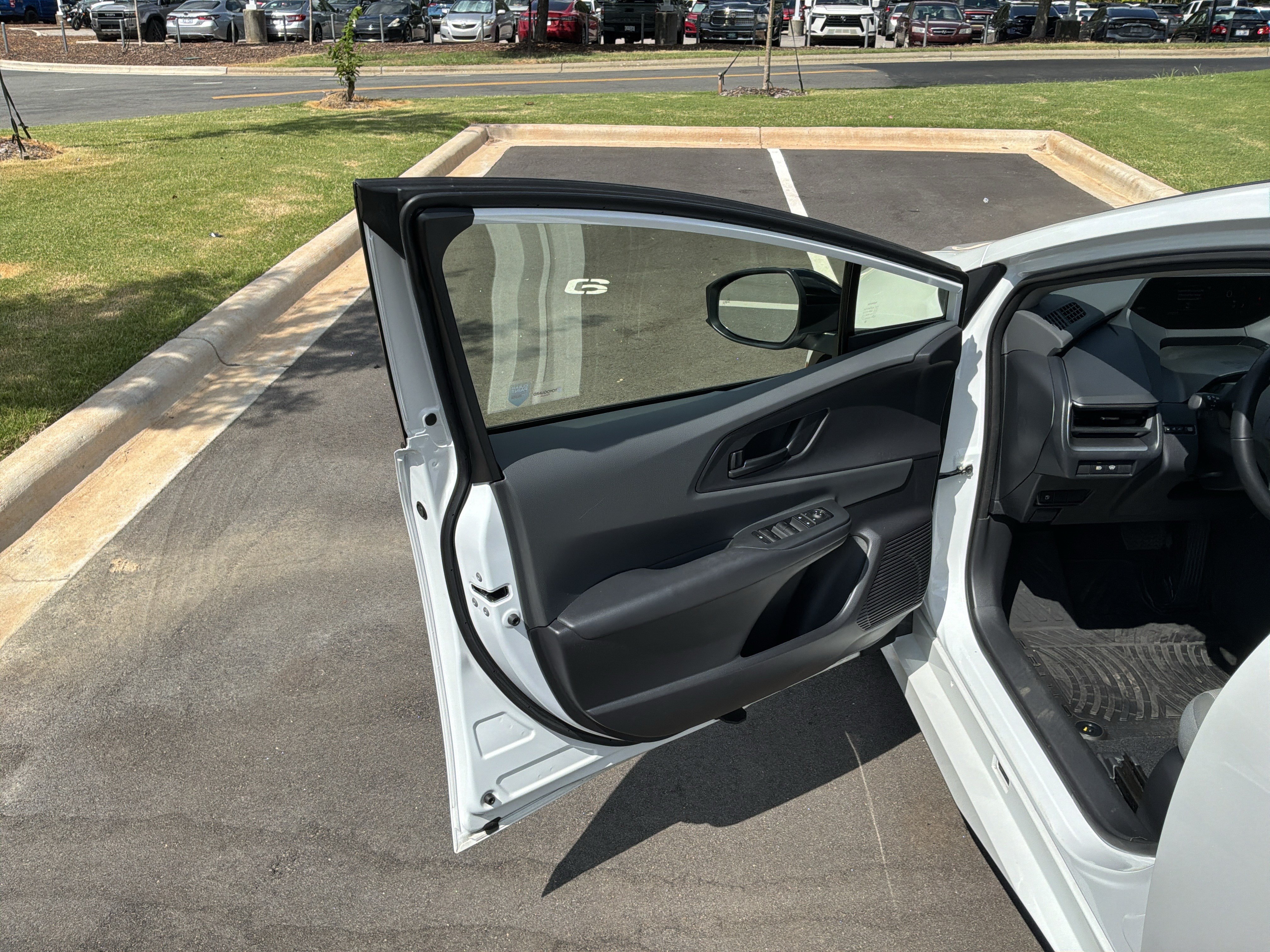 Used 2024 Toyota Prius LE FWD image 14