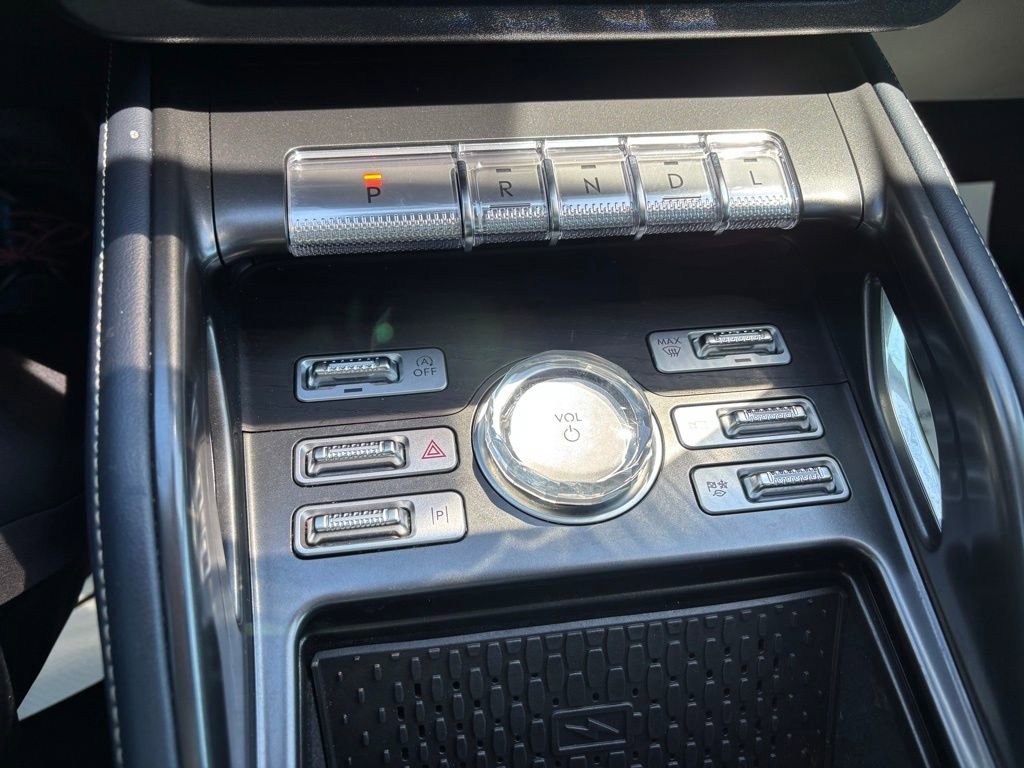 Used 2025 Lincoln Nautilus Reserve AWD/4WD image 19